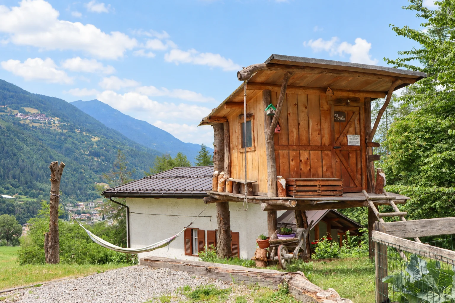 La casa sull’albero e l’amaca affacciate sulla Val di Sole